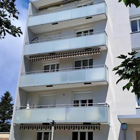 Le Huit Appartement *